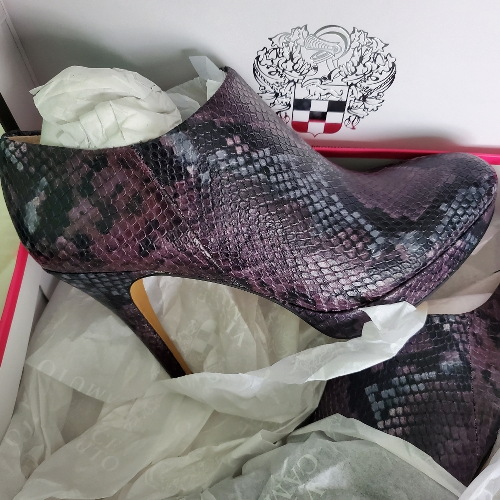 Vince Camuto 8M Multi mauve Rich exotic Booties